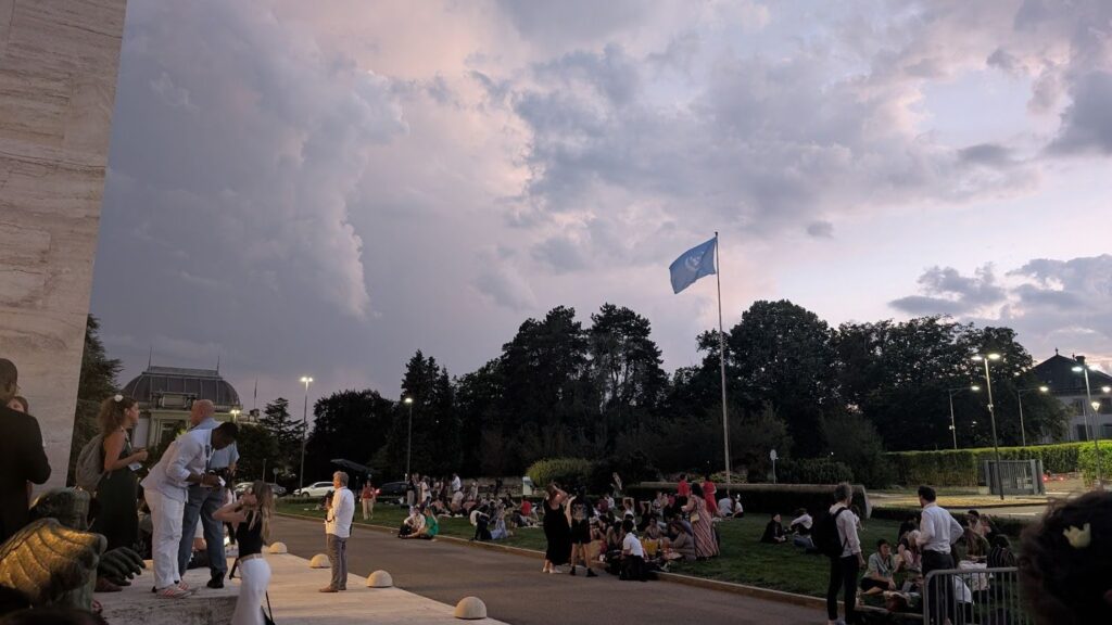Storm clouds gather over the Palais des Nations as news filters through to observers gathered on the lawns that progress is not being made. Photo by Sam Winton.