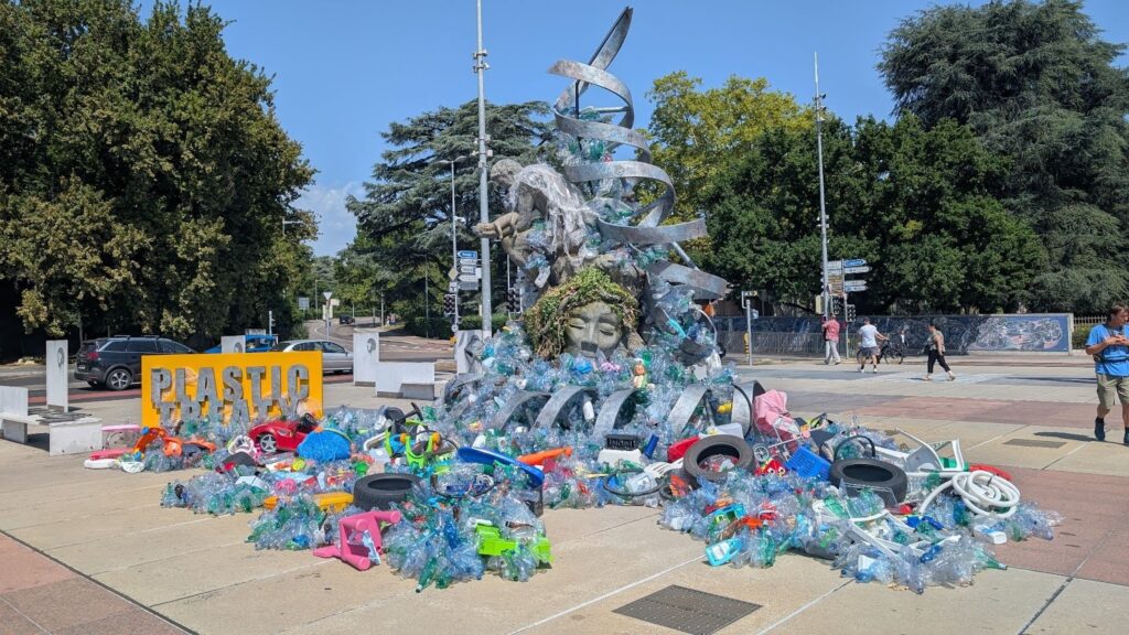 The Thinker’s Burden, a sculpture by Benjamin Von Wong, highlights the growing health and environmental impacts of an unregulated plastic industry on both people and planet. Photo by Sam Winton.